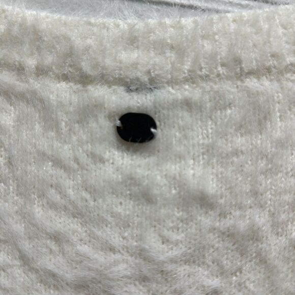 Gaiam Eastside Eyelash Sweater Size Large - Picture 6 of 7